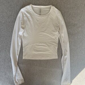 Aritzia TnAction White Long Sleeve Top